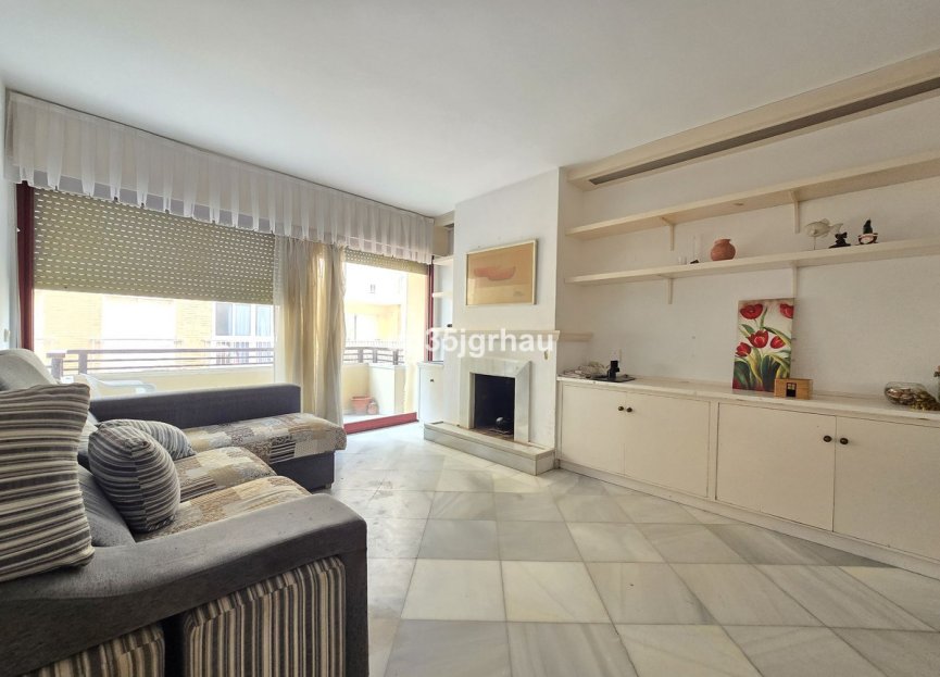 Resale - Apartment - Middle Floor Apartment - Estepona - Estepona Centro