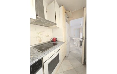 Resale - Apartment - Middle Floor Apartment - Estepona - Estepona Centro