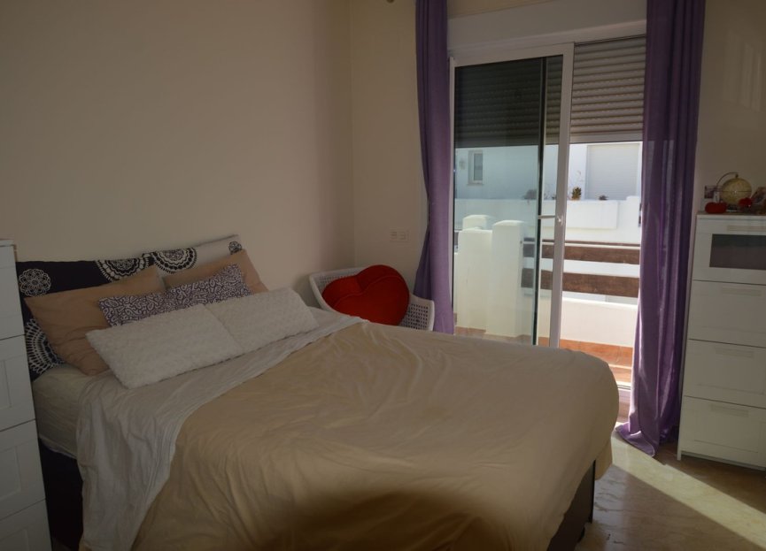 Resale - Apartment - Middle Floor Apartment - Estepona - Estepona Centro