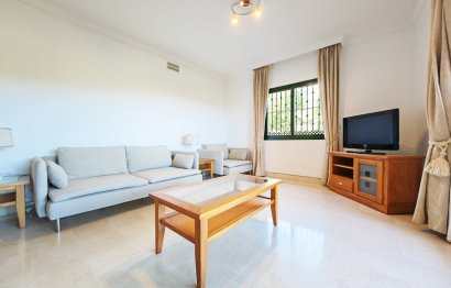 Resale - Apartment - Middle Floor Apartment - Marbella - Elviria