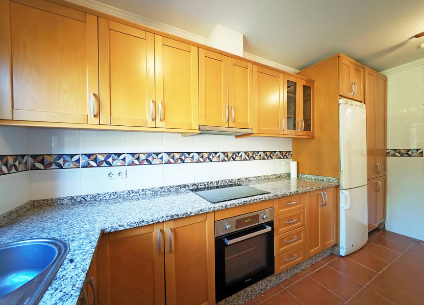 Resale - Apartment - Middle Floor Apartment - Marbella - Elviria