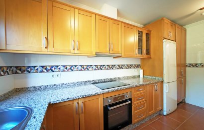 Resale - Apartment - Middle Floor Apartment - Marbella - Elviria