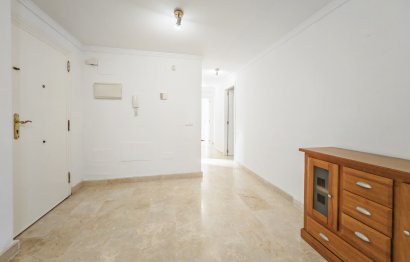 Resale - Apartment - Middle Floor Apartment - Marbella - Elviria