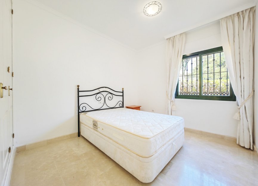 Resale - Apartment - Middle Floor Apartment - Marbella - Elviria