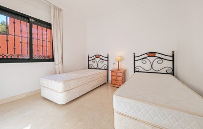 Resale - Apartment - Middle Floor Apartment - Marbella - Elviria