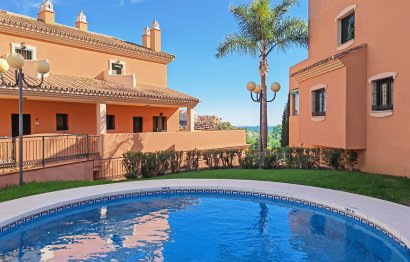 Resale - Apartment - Middle Floor Apartment - Marbella - Elviria