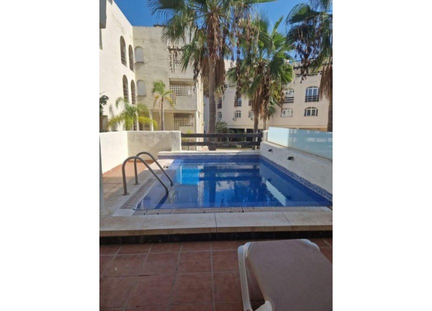 Resale - Apartment - Middle Floor Apartment - Estepona - Estepona Centro