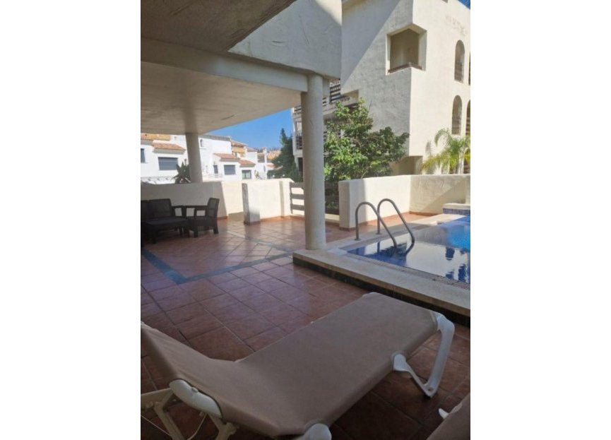 Resale - Apartment - Middle Floor Apartment - Estepona - Estepona Centro