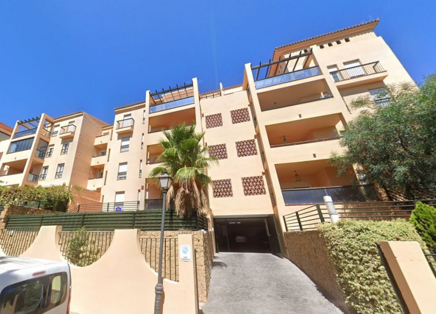 Resale - Apartment - Middle Floor Apartment - Marbella - Elviria