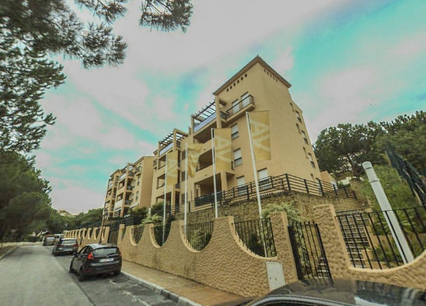 Resale - Apartment - Middle Floor Apartment - Marbella - Elviria