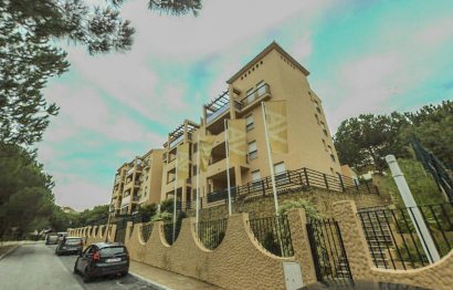 Resale - Apartment - Middle Floor Apartment - Marbella - Elviria