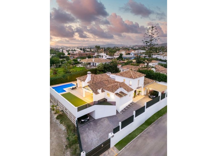 Resale - House - Detached Villa - Estepona - Bel Air