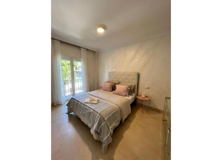 Resale - Apartment - Middle Floor Apartment - Marbella - Nueva Andalucia