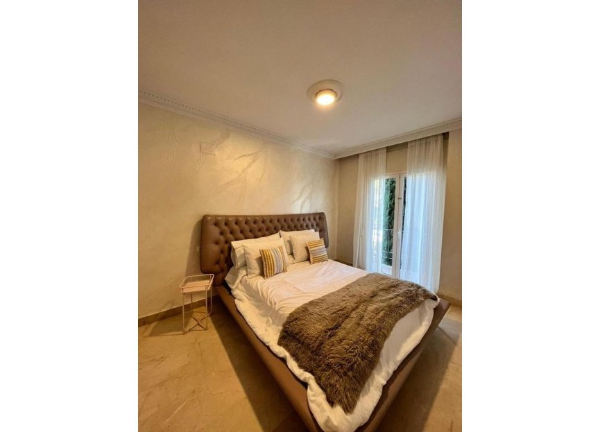 Resale - Apartment - Middle Floor Apartment - Marbella - Nueva Andalucia