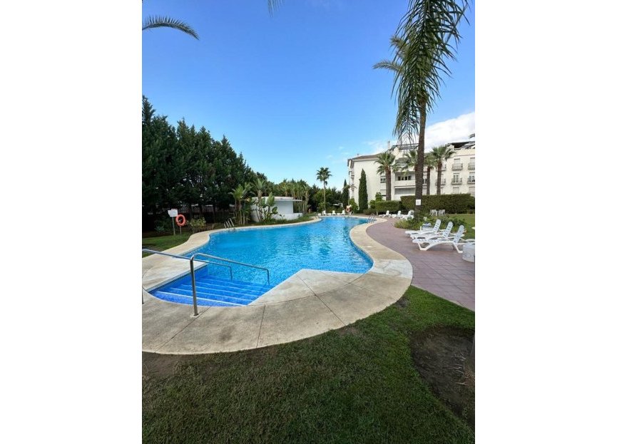 Resale - Apartment - Middle Floor Apartment - Marbella - Nueva Andalucia