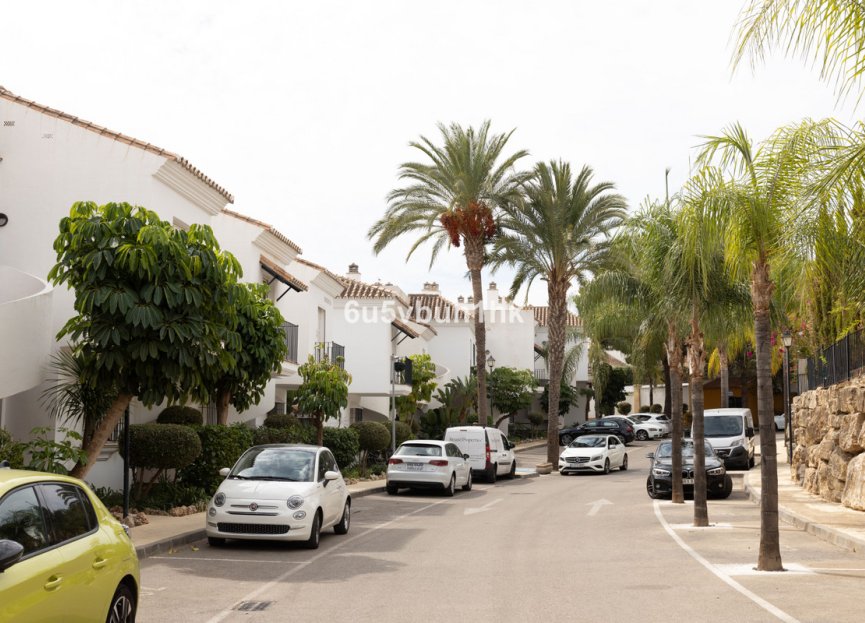 Resale - Apartment - Ground Floor Apartment - Marbella - Nueva Andalucia