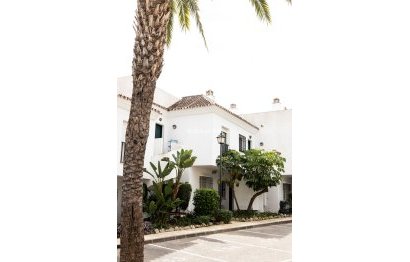 Resale - Apartment - Ground Floor Apartment - Marbella - Nueva Andalucia