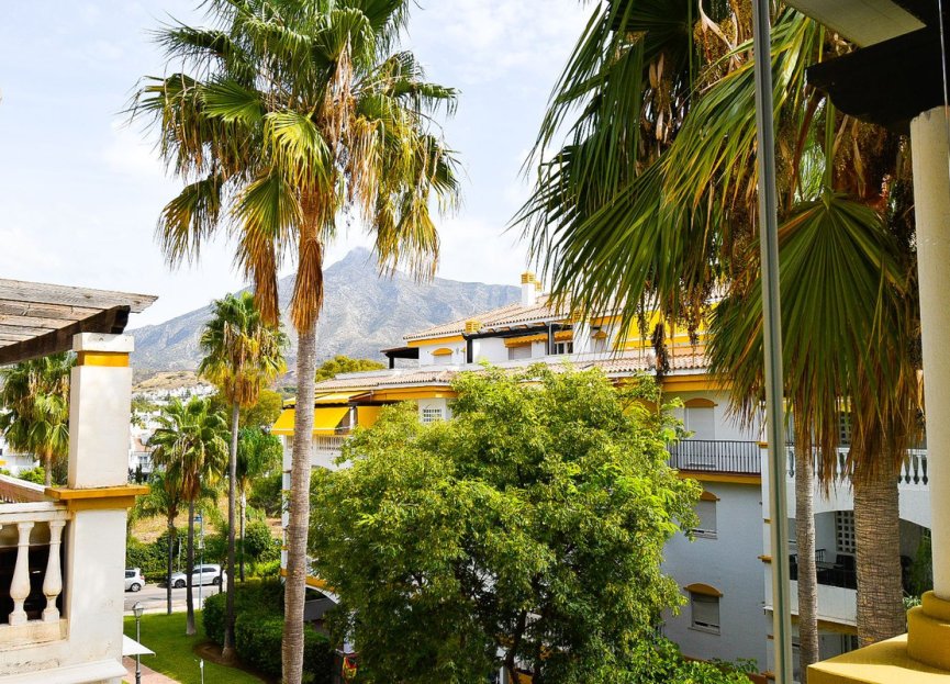 Resale - Apartment - Middle Floor Apartment - Marbella - Puerto Banús