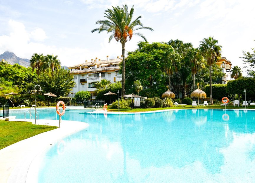 Resale - Apartment - Middle Floor Apartment - Marbella - Puerto Banús