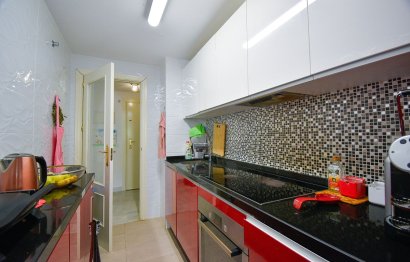 Resale - Apartment - Middle Floor Apartment - Marbella - Puerto Banús