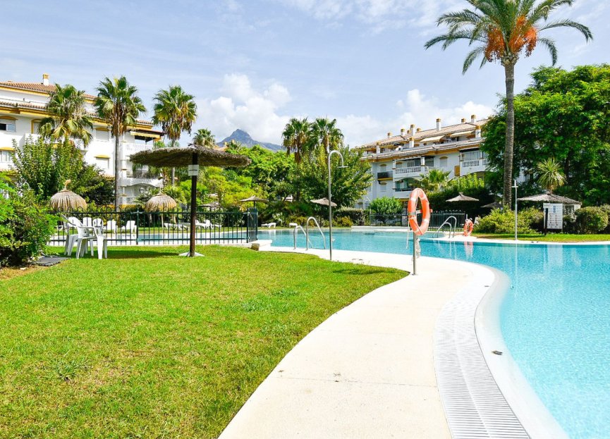 Resale - Apartment - Middle Floor Apartment - Marbella - Puerto Banús