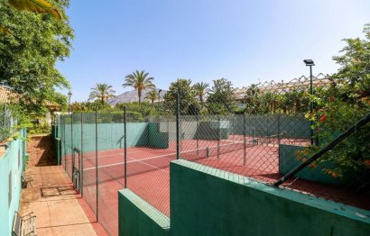 Resale - Apartment - Middle Floor Apartment - Marbella - Puerto Banús