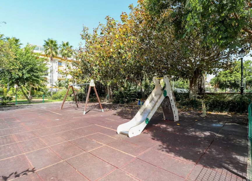 Resale - Apartment - Middle Floor Apartment - Marbella - Puerto Banús