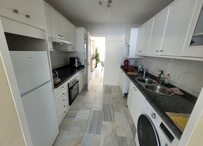 Resale - Apartment - Middle Floor Apartment - Estepona - Bel Air