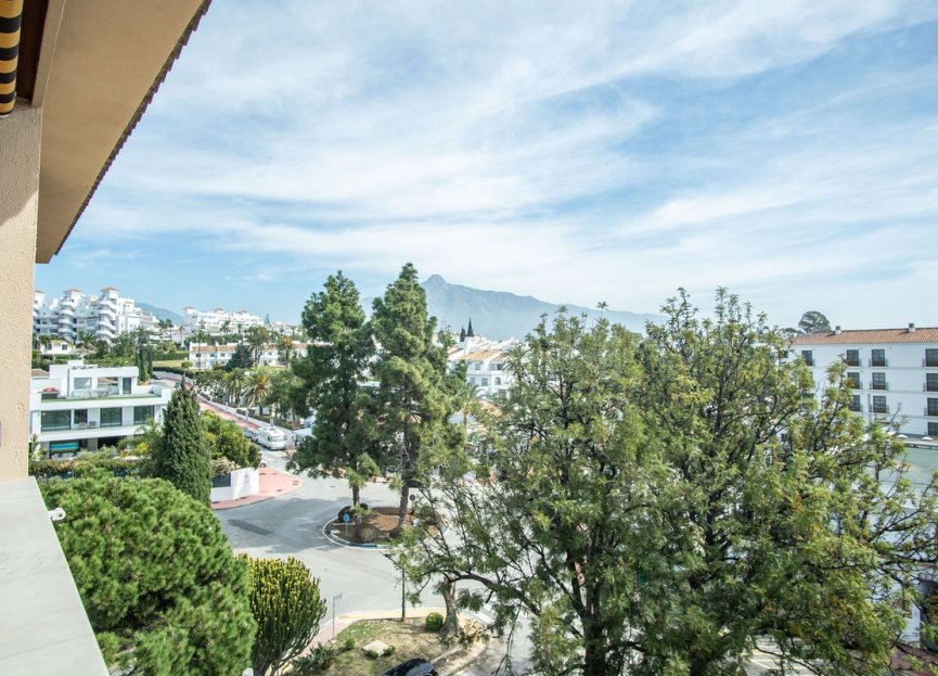 Resale - Apartment - Middle Floor Apartment - Marbella - Nueva Andalucia