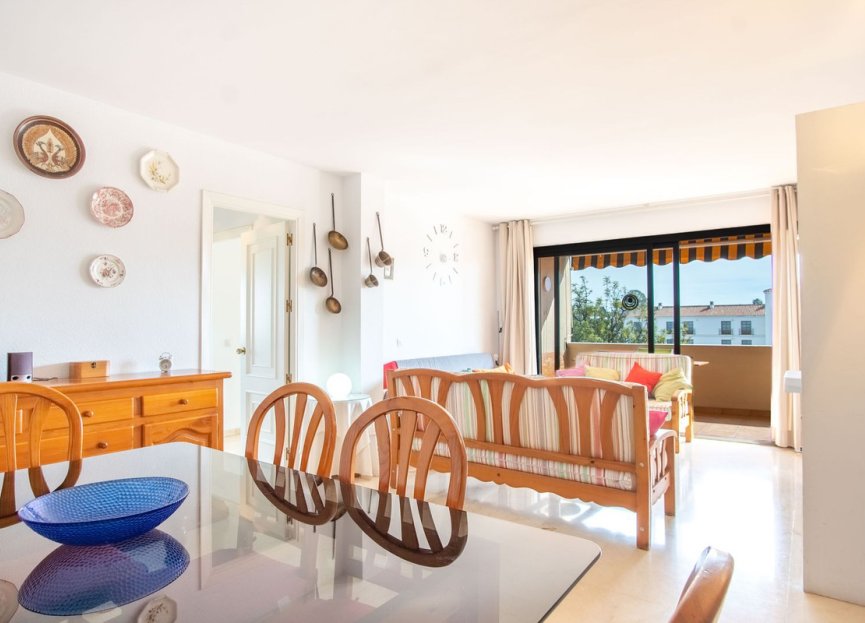 Resale - Apartment - Middle Floor Apartment - Marbella - Nueva Andalucia