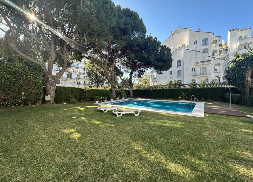 Resale - Apartment - Middle Floor Apartment - Marbella - Nueva Andalucia