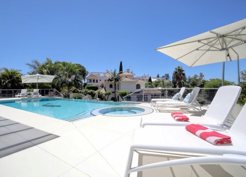 Resale - House - Detached Villa - Marbella - Nueva Andalucia