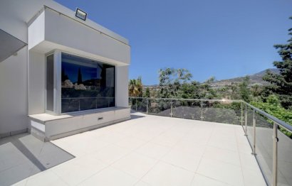 Resale - House - Detached Villa - Marbella - Nueva Andalucia