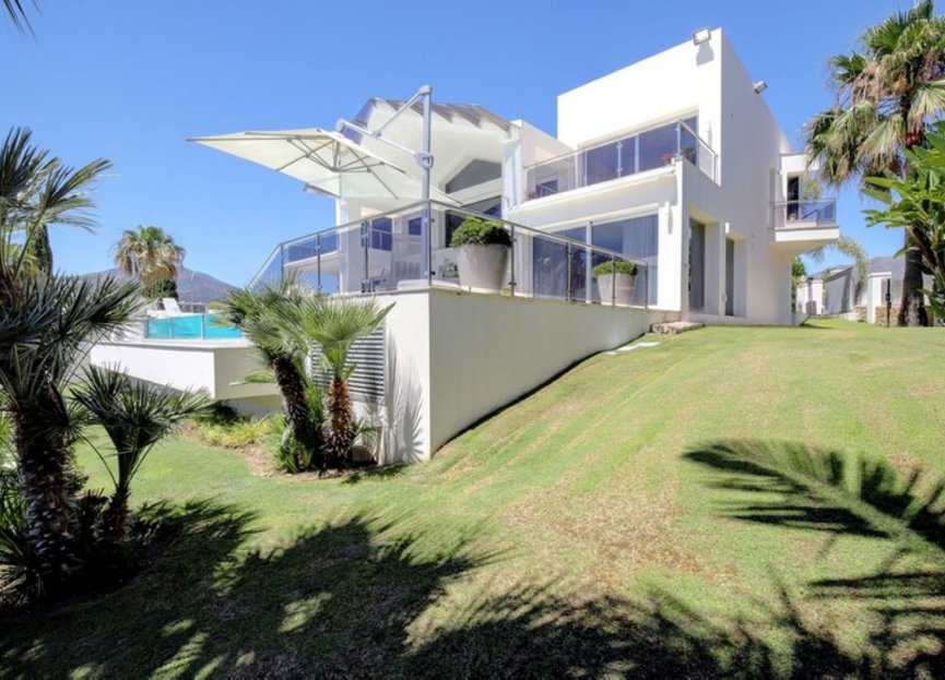 Resale - House - Detached Villa - Marbella - Nueva Andalucia