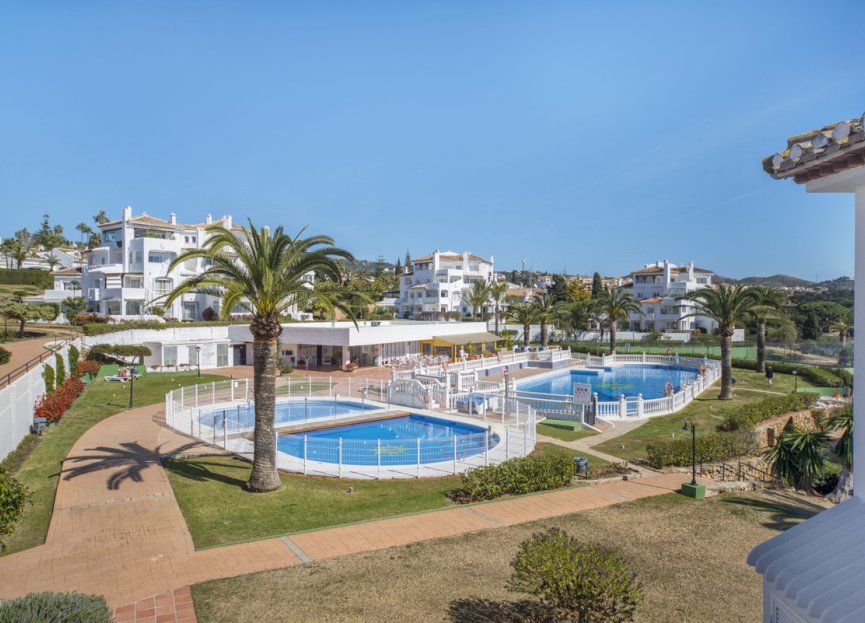 Resale - Apartment - Middle Floor Apartment - Marbella - Elviria