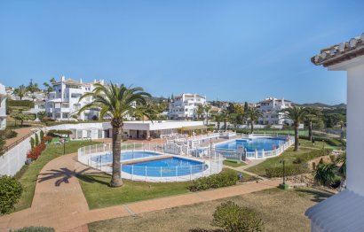 Resale - Apartment - Middle Floor Apartment - Marbella - Elviria