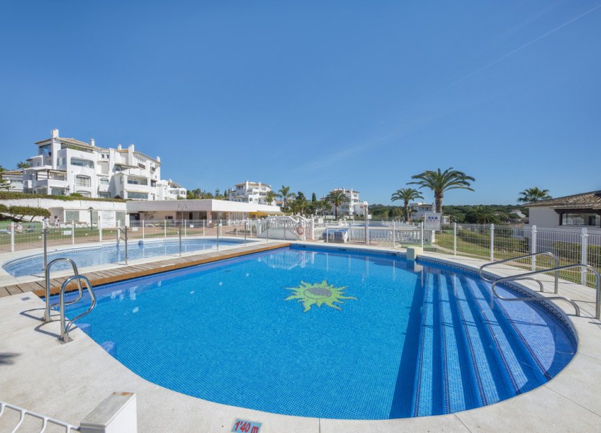 Resale - Apartment - Middle Floor Apartment - Marbella - Elviria