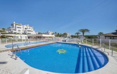 Resale - Apartment - Middle Floor Apartment - Marbella - Elviria