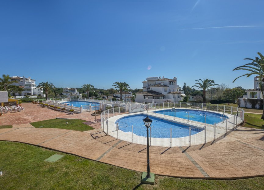 Resale - Apartment - Middle Floor Apartment - Marbella - Elviria