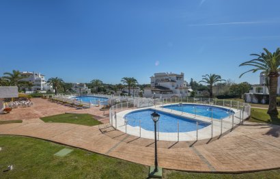 Resale - Apartment - Middle Floor Apartment - Marbella - Elviria