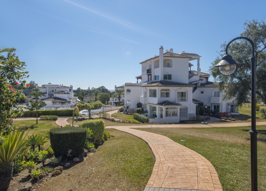 Resale - Apartment - Middle Floor Apartment - Marbella - Elviria