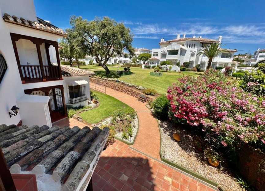 Resale - Apartment - Middle Floor Apartment - Marbella - Elviria