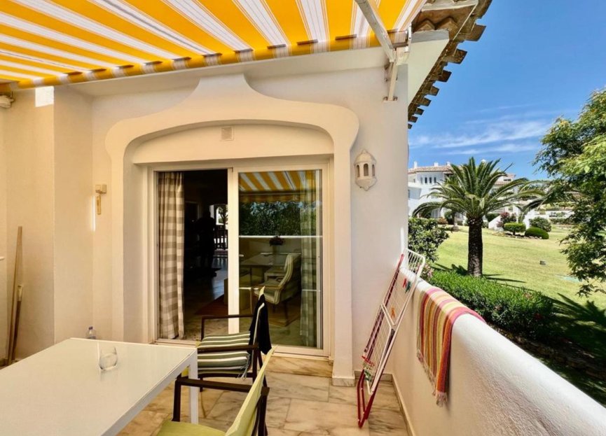 Resale - Apartment - Middle Floor Apartment - Marbella - Elviria