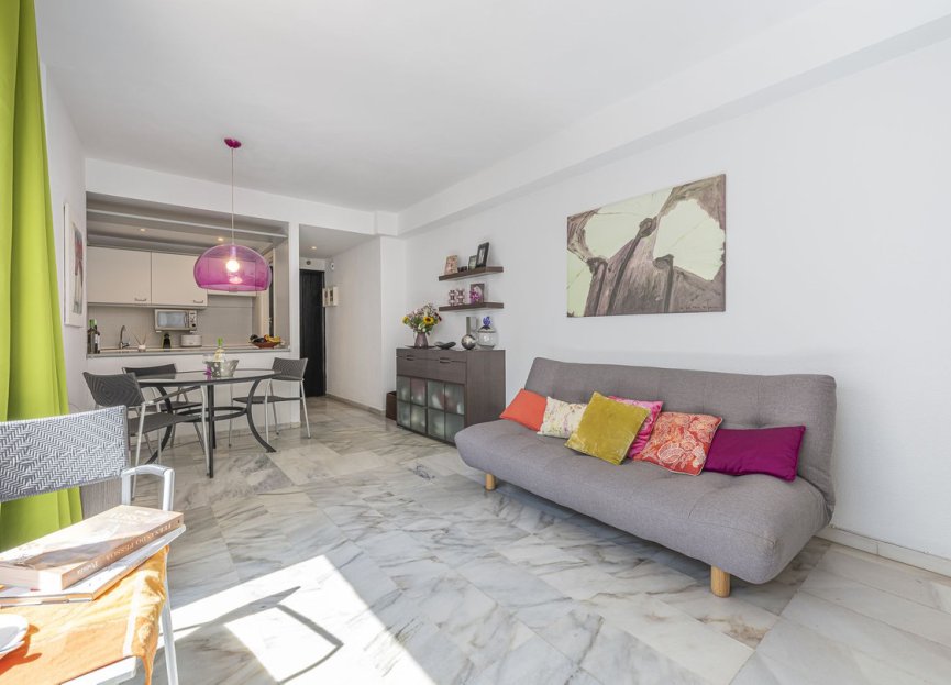 Resale - Apartment - Middle Floor Apartment - Marbella - Puerto Banús