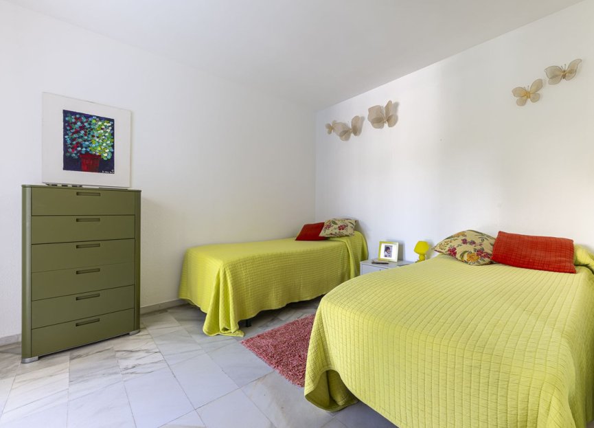 Resale - Apartment - Middle Floor Apartment - Marbella - Puerto Banús