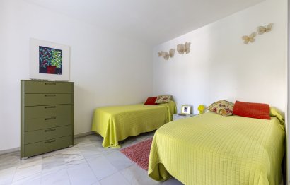 Resale - Apartment - Middle Floor Apartment - Marbella - Puerto Banús