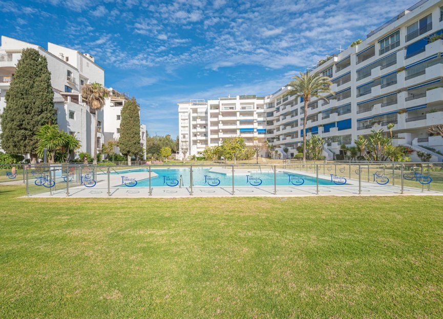 Resale - Apartment - Middle Floor Apartment - Marbella - Puerto Banús