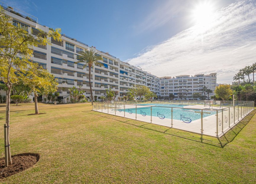 Resale - Apartment - Middle Floor Apartment - Marbella - Puerto Banús