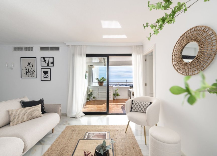 Resale - Apartment - Middle Floor Apartment - Marbella - Puerto Banús