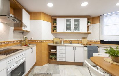 Resale - Apartment - Middle Floor Apartment - Marbella - Puerto Banús